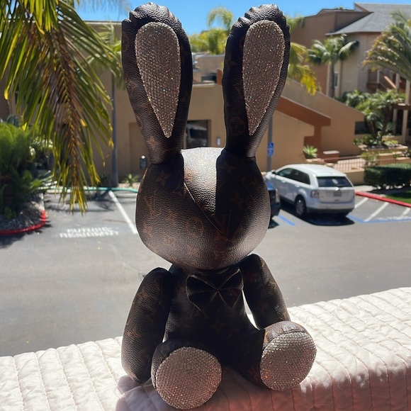 🦄 LOUIS VUITTON Swarovski Crystals Monogram Jeweled LV Bunny LARGE HAPPY EASTER - Picture 13 of 13